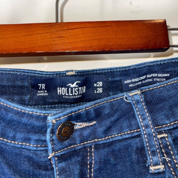 Hollister High Rise Jeans - Picture 2 of 5
